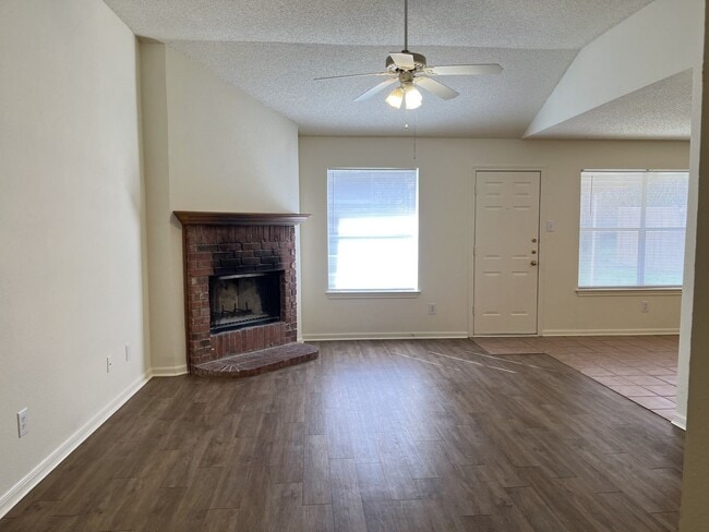 Building Photo - Lorena ISD Duplex