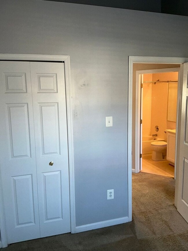 Building Photo - Very well maintained 3BR 2.5BA 3 level townhome located in the Milestone Community of Germantown