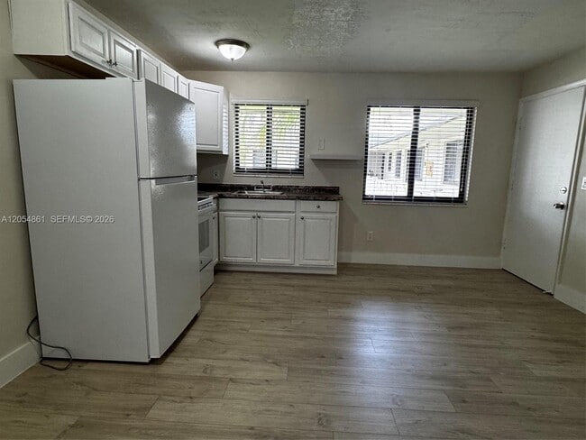 Building Photo - 1345 W 28th St