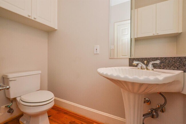 Building Photo - 2422 Dorrington St