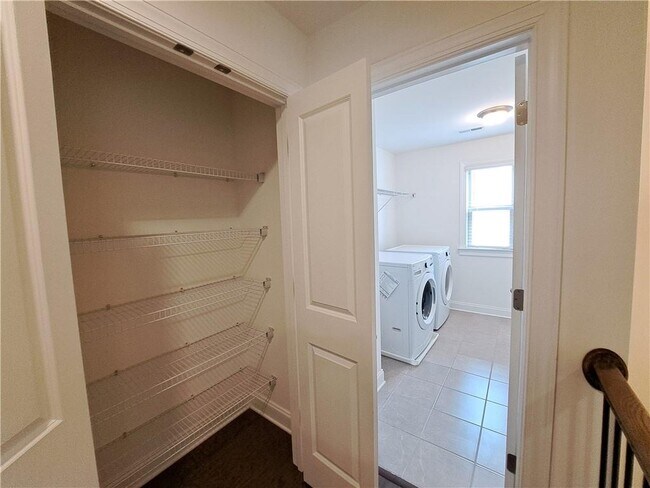 Building Photo - 1104 Hemingford Way