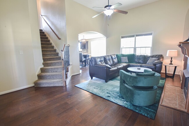 Building Photo - Pet Friendly Three Bedroom!