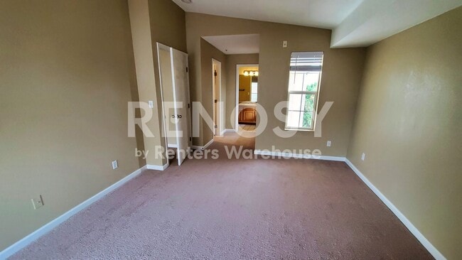 Building Photo - Available August 2026 - 2 bedroom + Office Penthouse condo new paint, carpet, Whirlpool appliance...