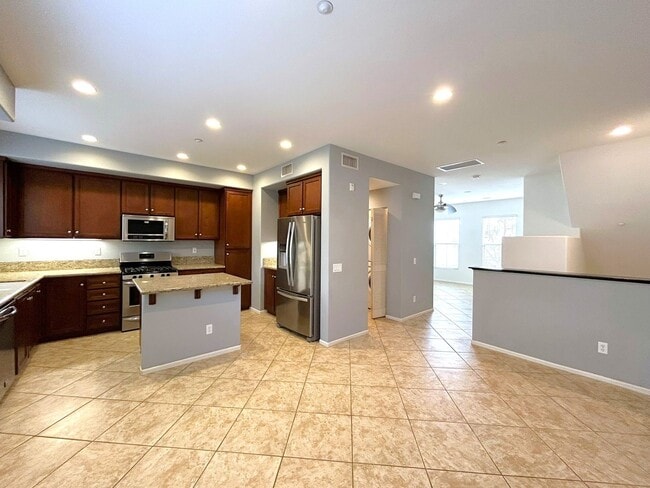 Building Photo - Beautiful Multi-Level 2-Bedroom Condo in Victoria Gardens HOA!