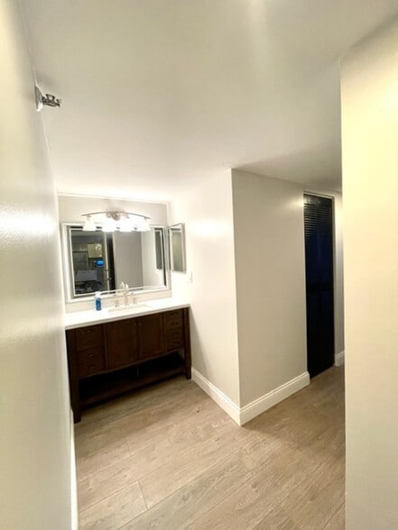 Master - 400 E Colonial Dr