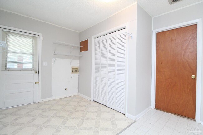 Building Photo - 7190 Pennington Dr