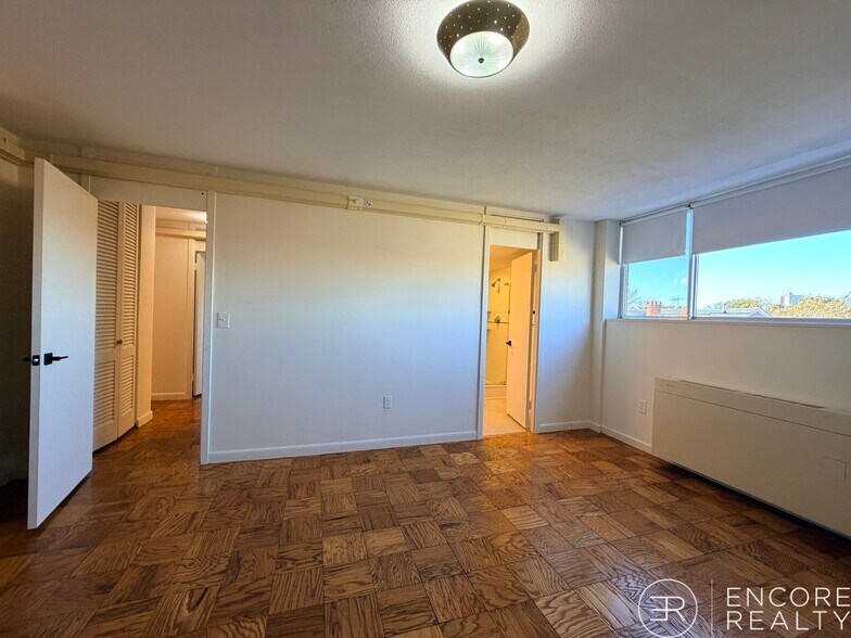 Building Photo - 80 Monmouth St