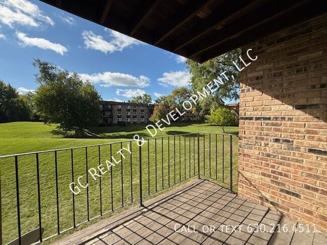 Building Photo - 735 Hill Dr