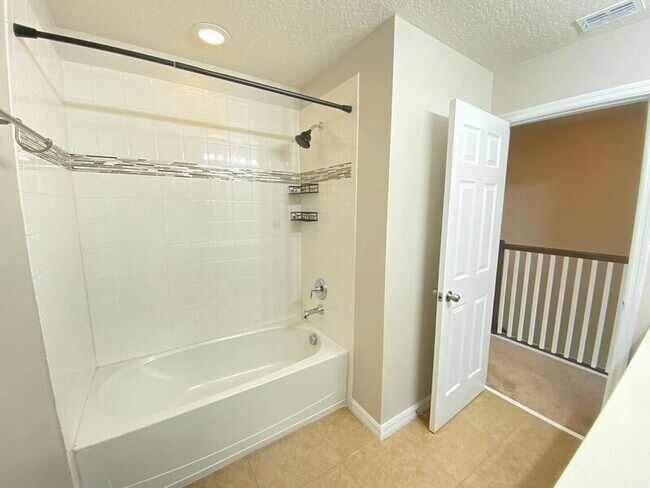 Building Photo - 2609 Amati Dr