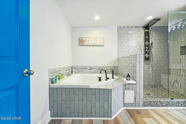 Building Photo - 9860 S Thomas Dr