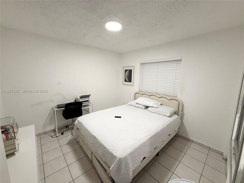 Building Photo - 3262 W 70th St