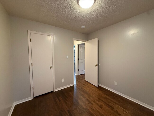 Building Photo - 4509 S Handley Ave