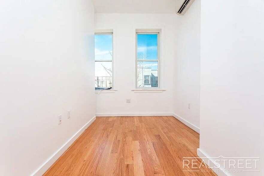 Building Photo - Troutman Street