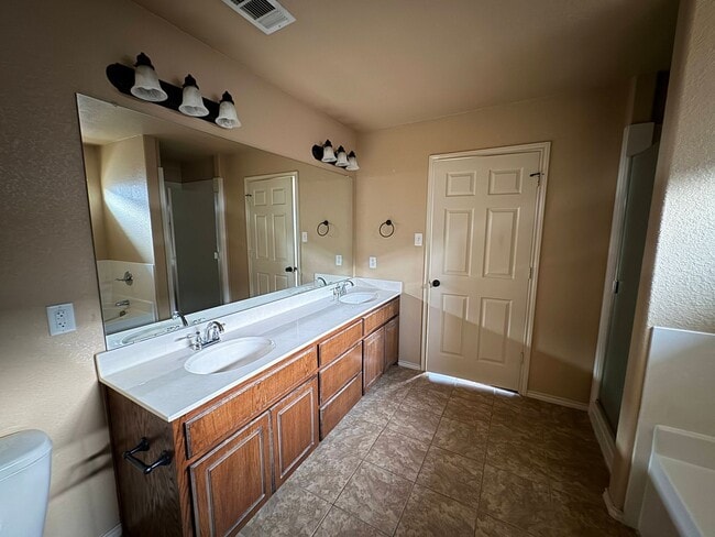 Building Photo - 4-Bedroom House for Rent in Killeen