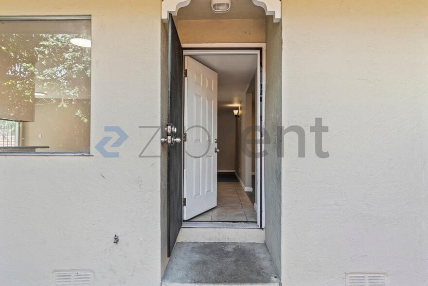 Building Photo - Unit 1
