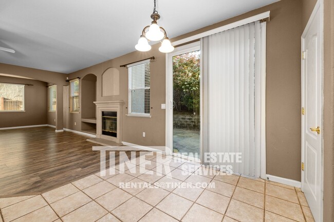 Building Photo - 6530 Aster Ct