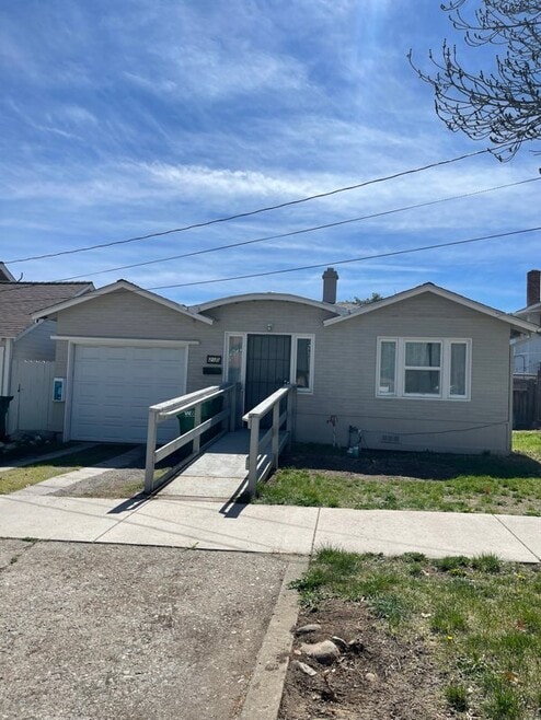 Building Photo - 210 Reno Ave