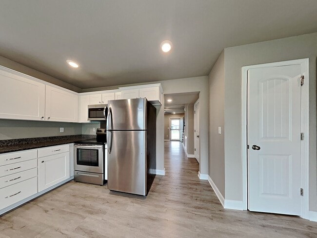 Building Photo - 3 BR/2.5BA | Newly Renovated Single Family Home | 1-Car Garage Parking | Community Pool!
