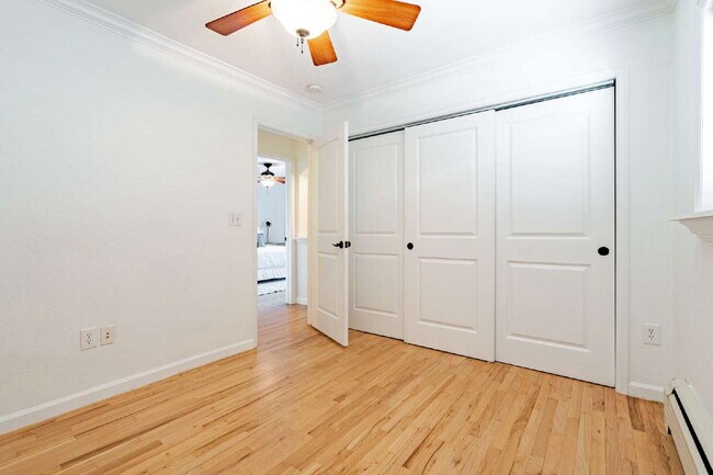 Building Photo - Stylish 2BR/2BA Condo with Patio & Parking...
