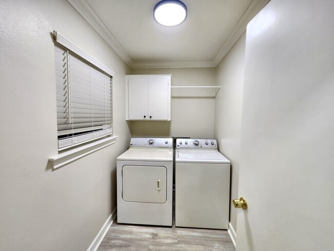 Building Photo - 5055 Inniswold Rd