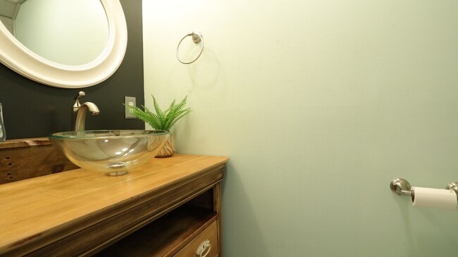 Building Photo - FURNISHED WINTER SEASONAL - 3 bedroom with Stunning Views, 6 mo lease - $2675/mo