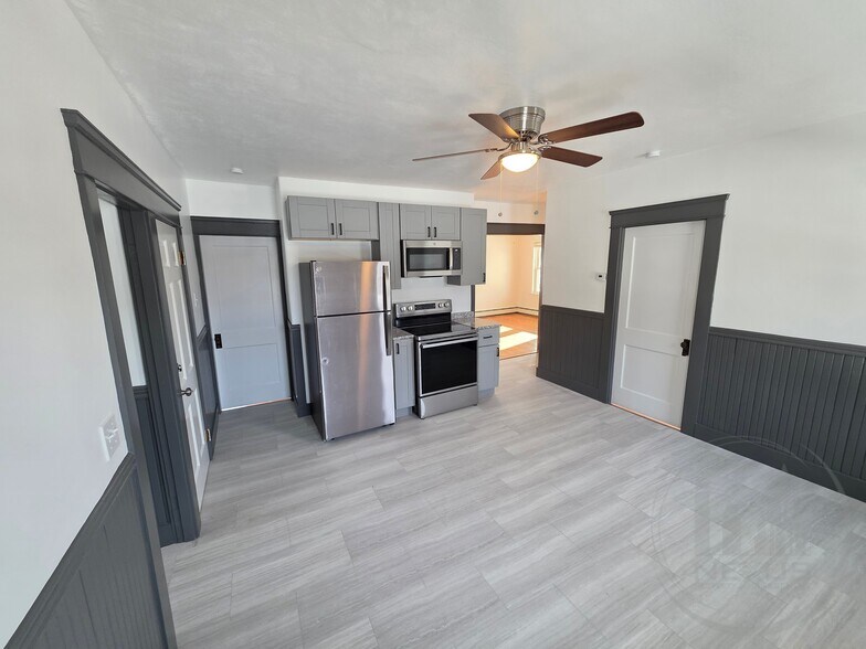 Building Photo - 49 Fenwood Ave