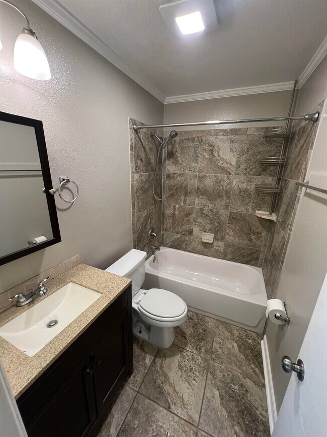 Building Photo - 2262 Foster Dr