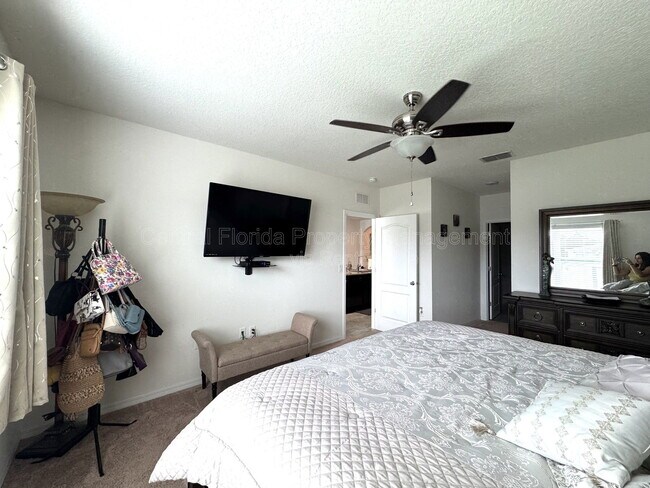 Building Photo - 239 Willow Bend Dr