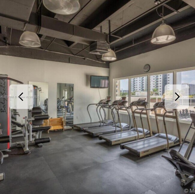 Building Photo - 2751 S Ocean Dr