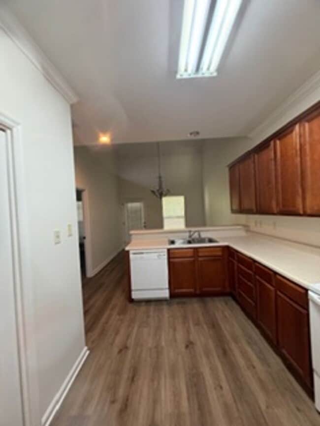 Building Photo - Knoxville Lovell Road Area 3 Bedroom 2.5 Bath with Garage Lawn Maintenance and Trash Pick up incl...