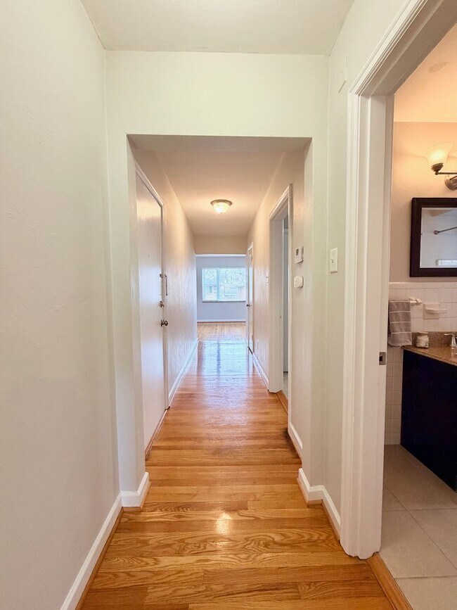 Building Photo - Nagel Avenue Apartments