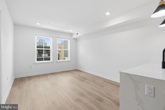 Building Photo - 209 New St