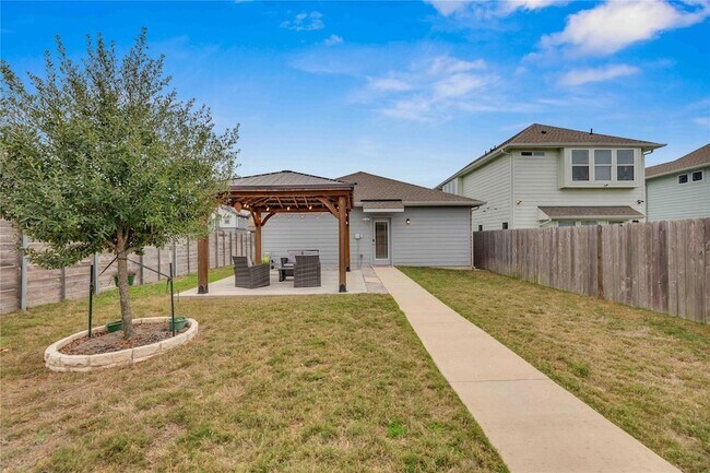 Building Photo - 16900 Adoro Dr