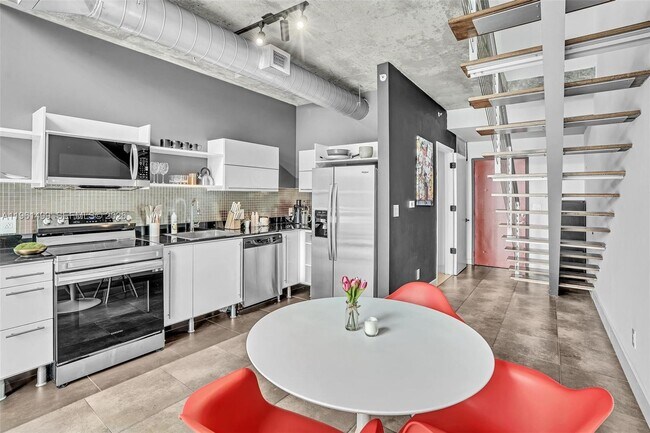 Building Photo - 690 SW 1st Ct