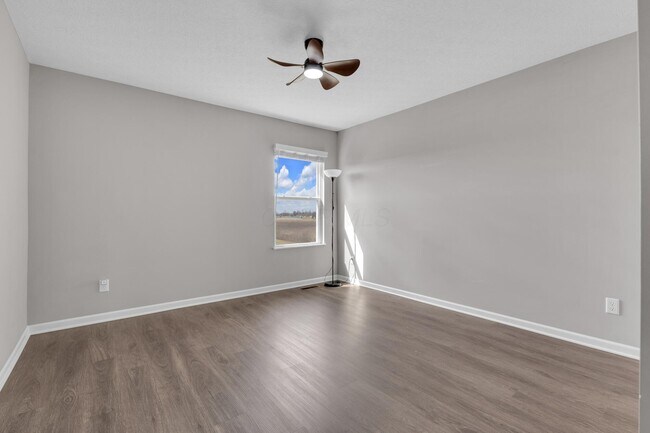 Building Photo - 2390 Glenvale Dr