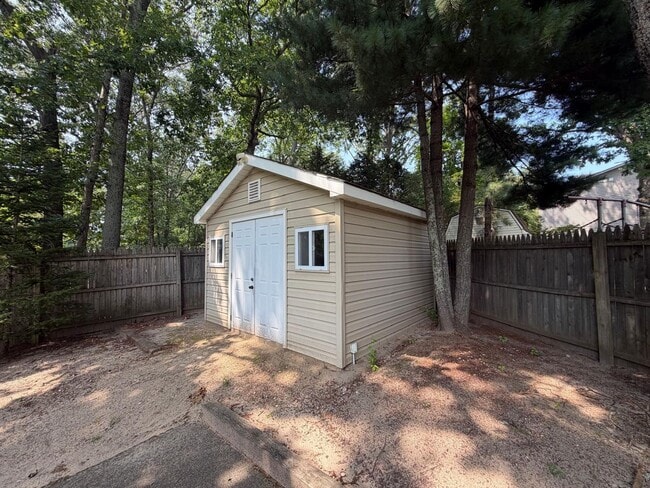 Building Photo - 28 Cambridge Dr
