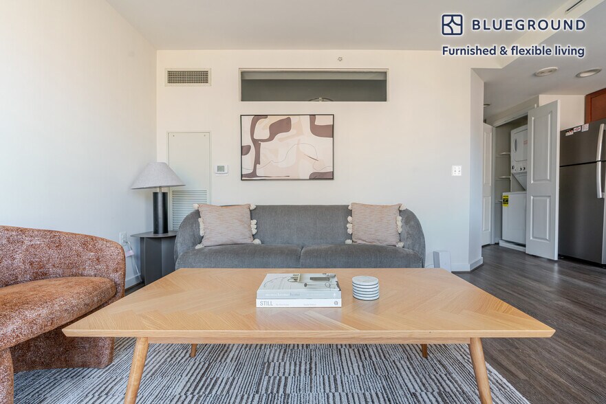 Building Photo - 3444 Fairfax Dr