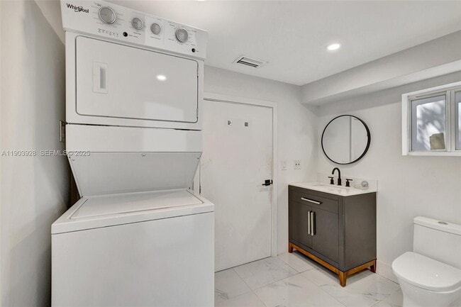 Building Photo - 843 SW 20th St