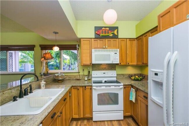Kitchen - 7007 Hawaii Kai Dr