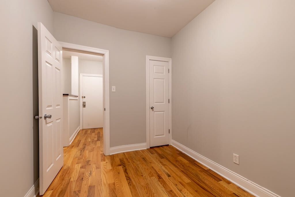 Building Photo - 516 W Melrose St