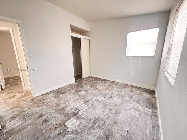 Building Photo - 3501 SW 41st St