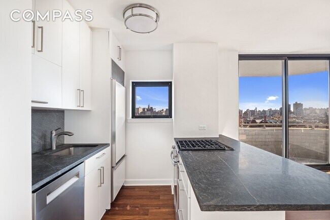 Building Photo - 140 Charles St