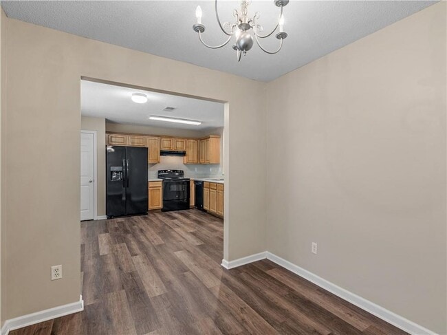 Building Photo - 235 London Dr