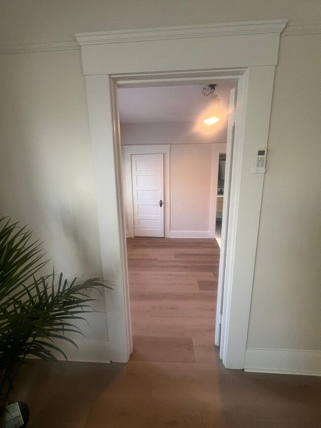 Building Photo - Beautiful 2 bedrooms 2 full baths house in Golden Hills area