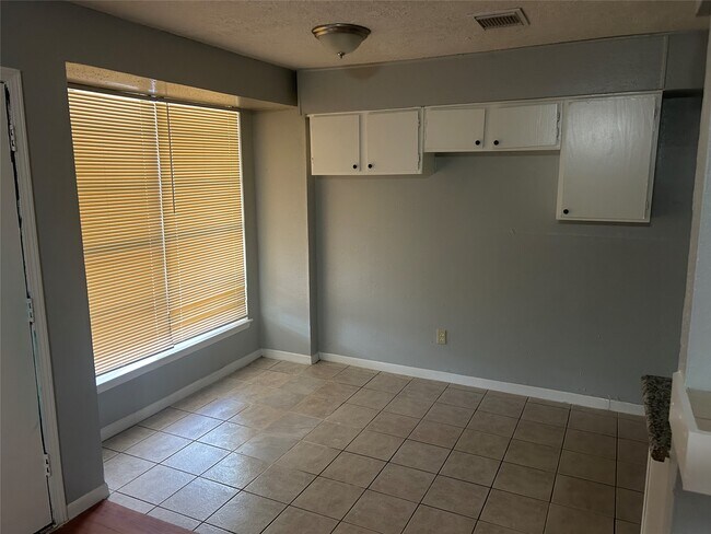 Building Photo - 15818 Willbriar Ln