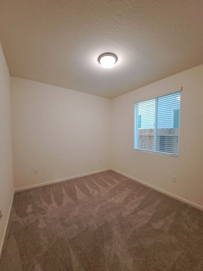 Building Photo - Limited Time Move In Special! Beautiful Newly Built Home in Clovis Unified – Solar & Bonus Room I...