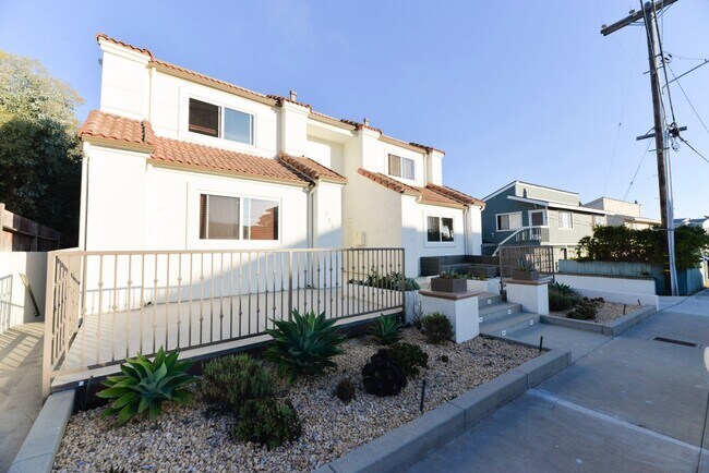 Building Photo - 251 Avenida Madrid