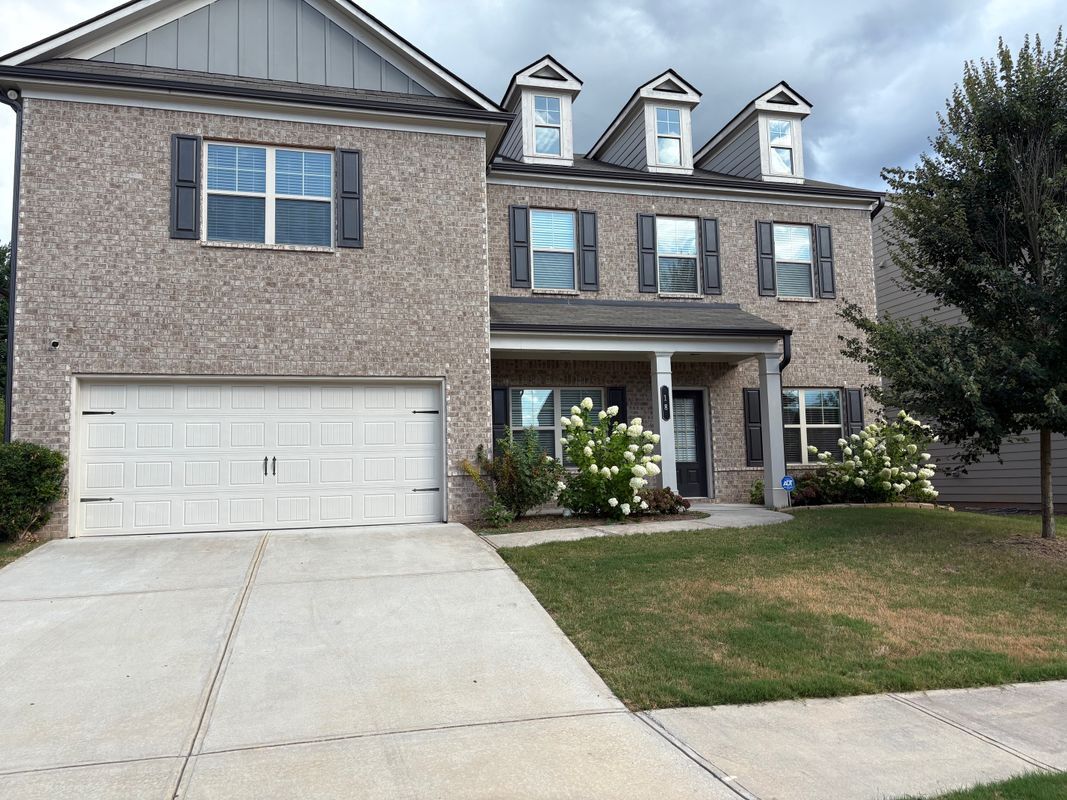 Building Photo - 18 Dorothy Ln