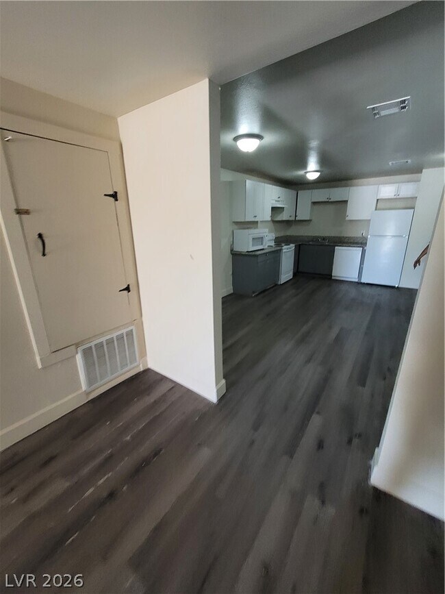 Building Photo - 3412 Townhouse Dr