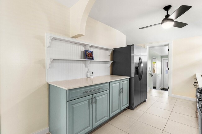 Building Photo - 409 S M St